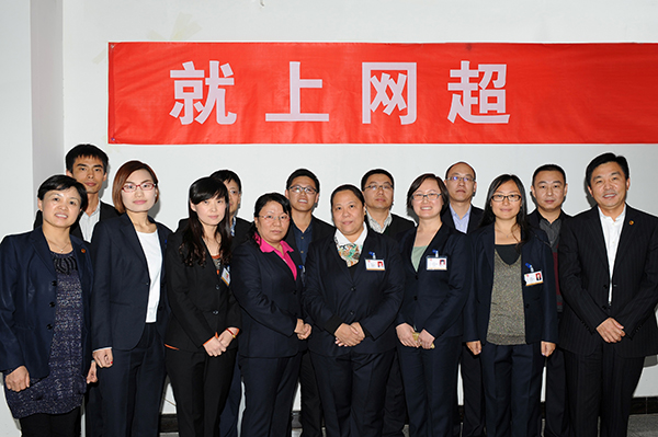 集團(tuán)董事長、副總與公司各部門領(lǐng)導(dǎo)合影1.jpg