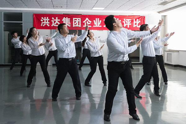 洪達(dá)必高工間操之小蘋果.jpg